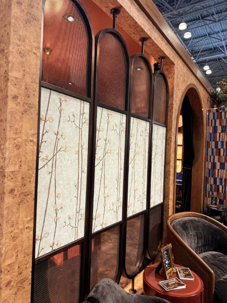 Decorative room divider with floral design